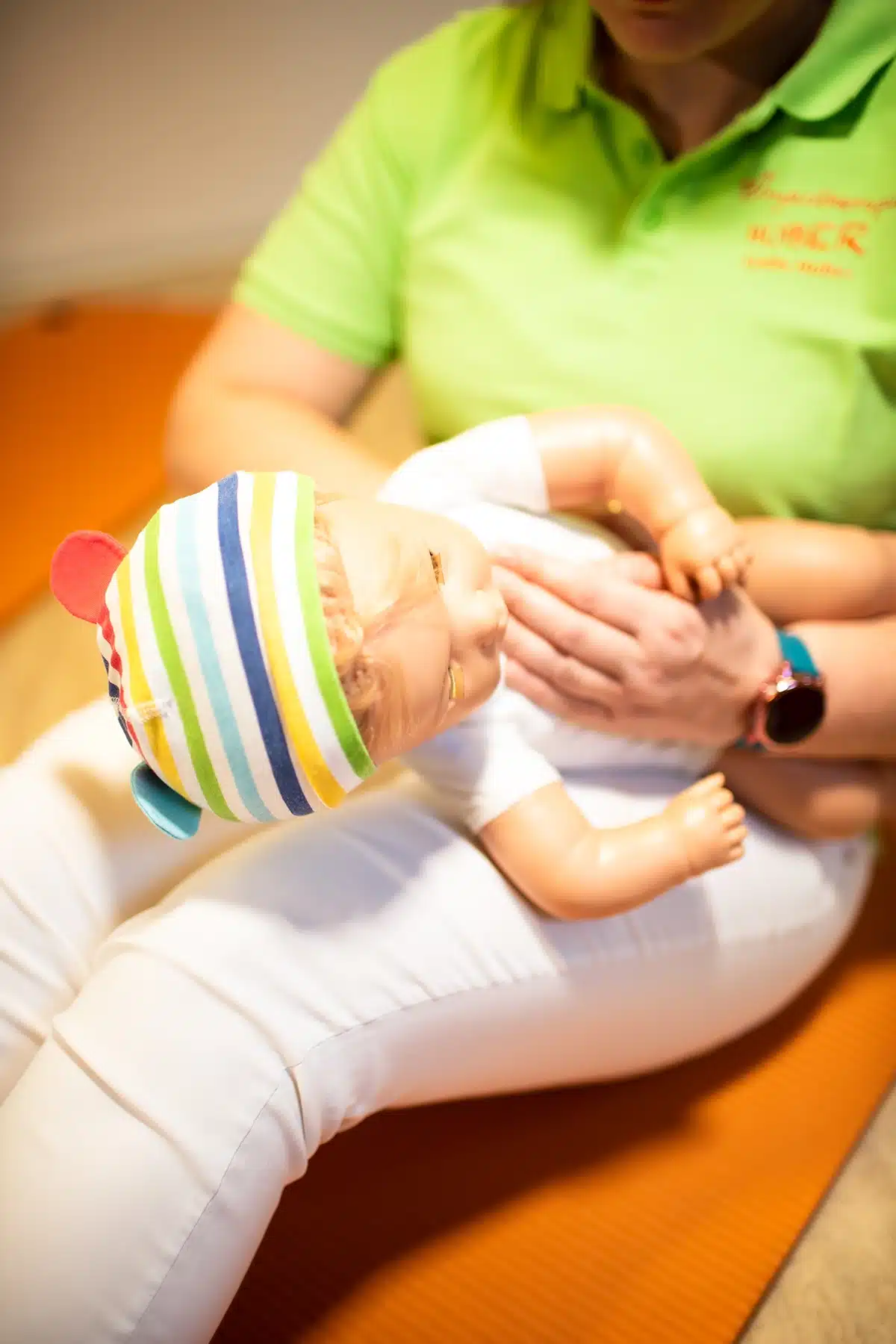 liebevolle Babymassage in Pößneck – Physiotherpaie Huber Lydia Huber zeigt Übungen und Mthoden wie Sie Ihr Baby massieren und verwöhnen können. Im Babymassagekurs in Pößneck